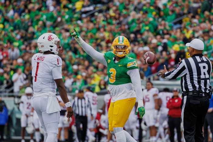 Oregon Ducks defensive end Brandon Dorlus against the Washington State Cougars.
